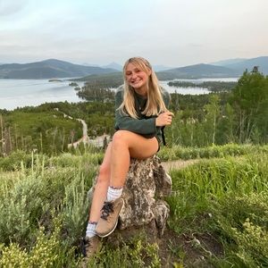 Meet your Posher, Emily